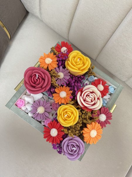 صندوق شموع طبيعية معطرة ( ورد للورد ) 💐❤️