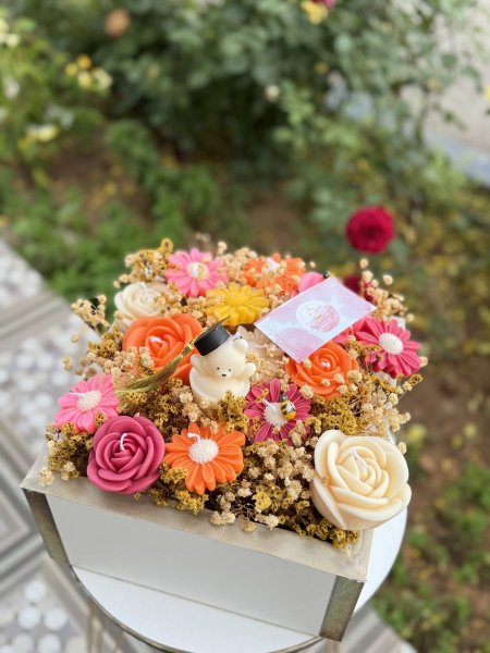 صندوق شموع طبيعية معطرة ( اضافة دب التخرج )
